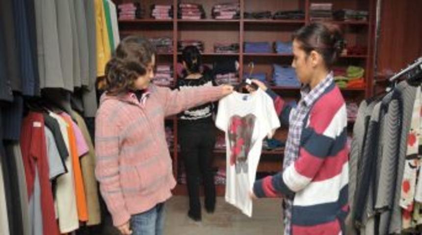 Altınay, &Ccedil;ocukların Y&uuml;z&uuml;n&uuml; G&uuml;ld&uuml;rmeye Devam Ediyor