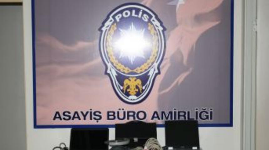 İş Hanından Hırsızlık Yapan 3 Kişiyi Parmak Izi Ele Verdi