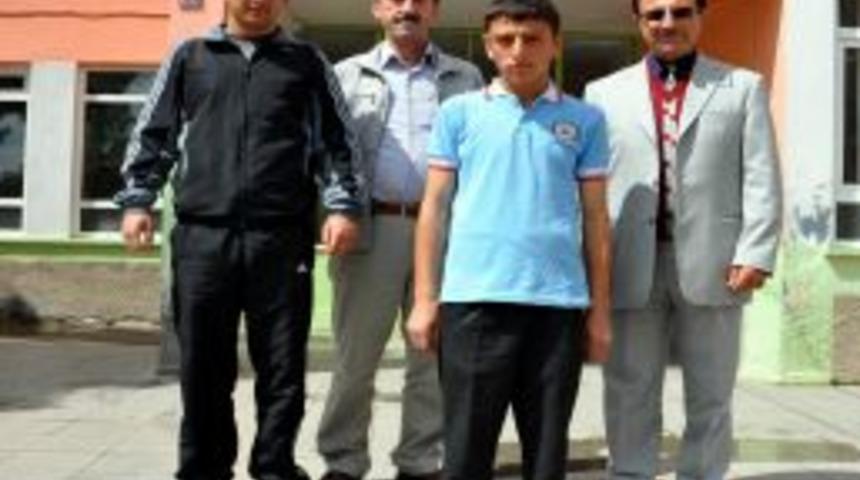 Yibo &Ouml;ğrencisinin B&uuml;y&uuml;k Başarısı