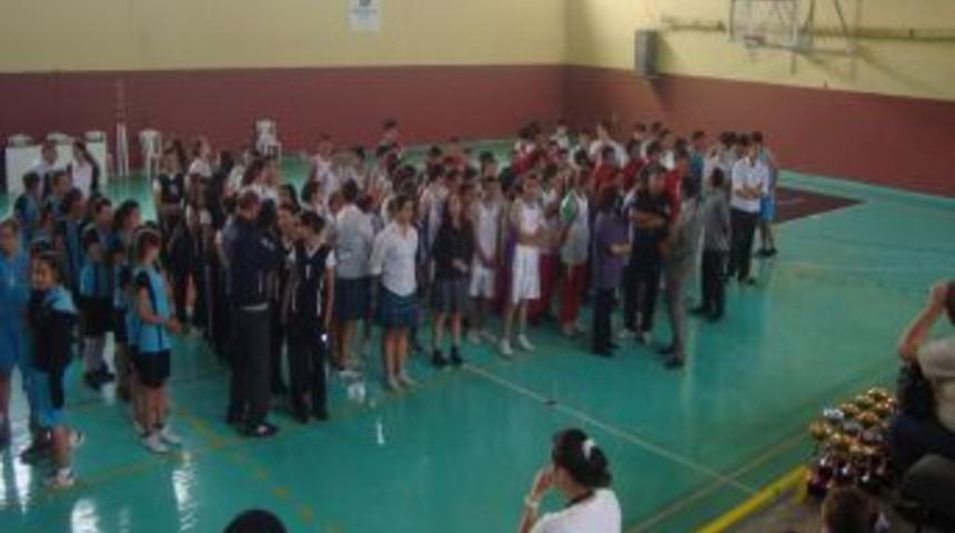 &Ouml;demiş'te Okullar Arası Voleybol Turnuvasında Kupalar Sahiplerini Buldu