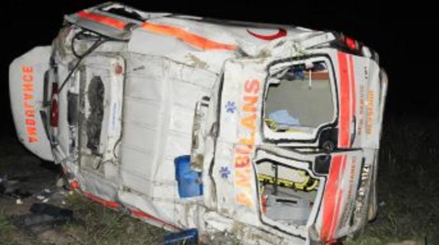 Hasta Taşıyan Ambulans Devrildi: 1 &Ouml;l&uuml;