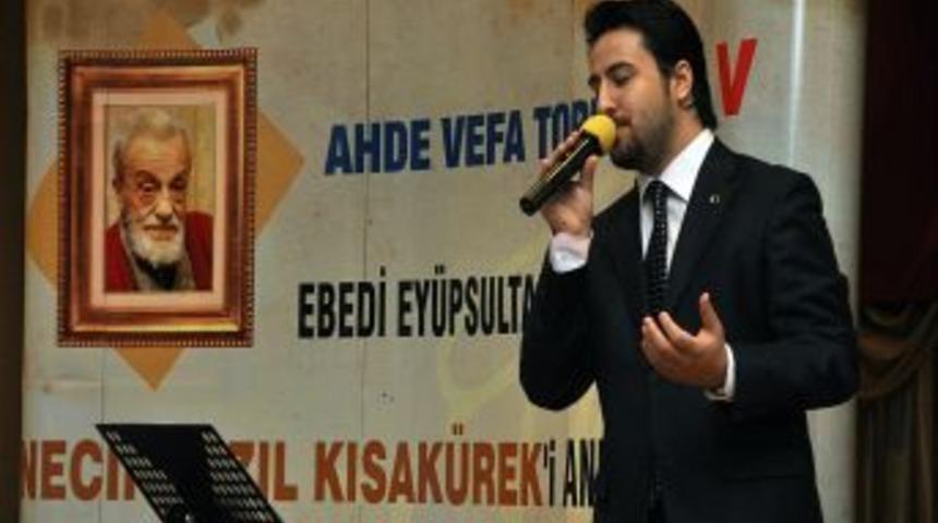 Necip Fazıl, Ey&uuml;p&rsquo;te &Ouml;zel Programlarla Anıldı