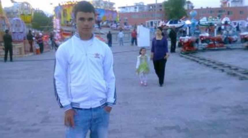 Konserde Bı&ccedil;akla Yaralanan Gen&ccedil; &Ouml;ld&uuml;