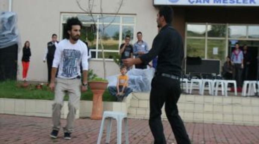&Ccedil;an Myo &Ouml;ğrencileri Bahar Şenliğinde Eğlendi
