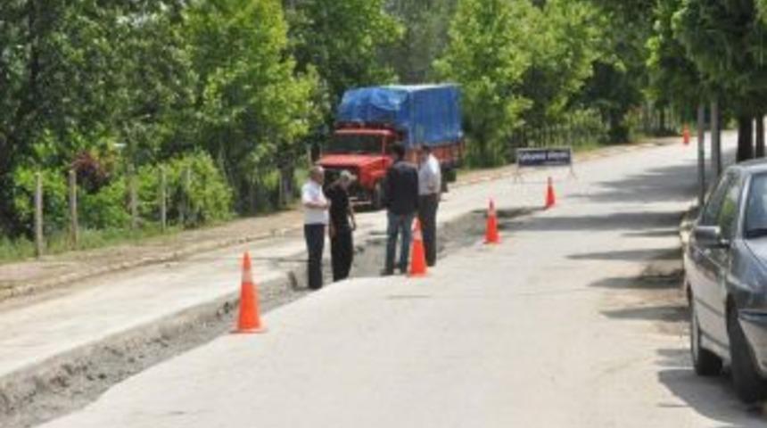 Kartepe'de Alt Yapı Ge&ccedil;en Yollar İyileşiyor
