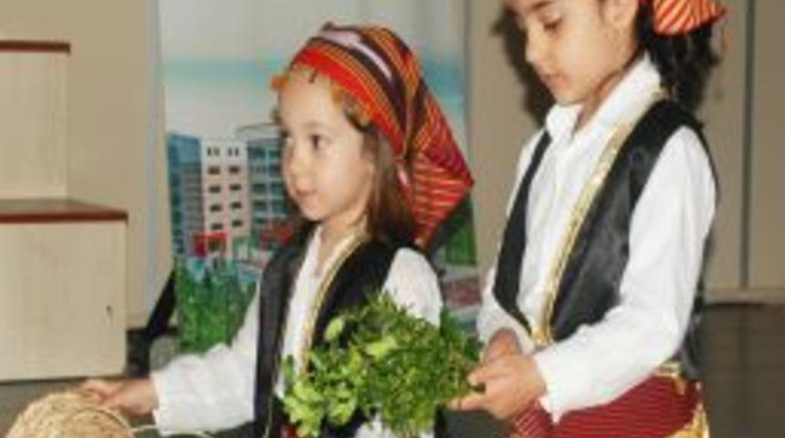 Minik &Ouml;ğrencilerin Mezuniyet Sevinci