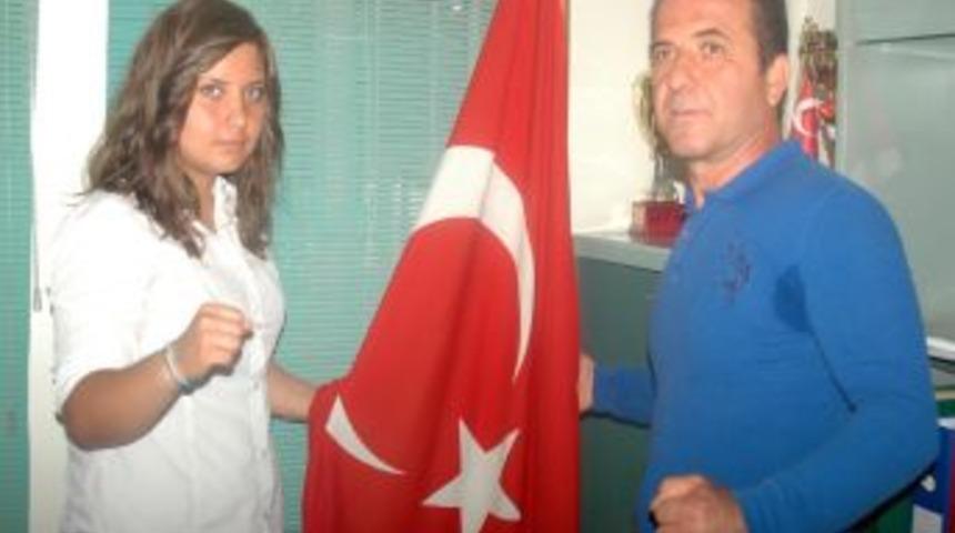 Milli Boks&ouml;r Maddi İmkansızlıktan Tedavi Olamıyor