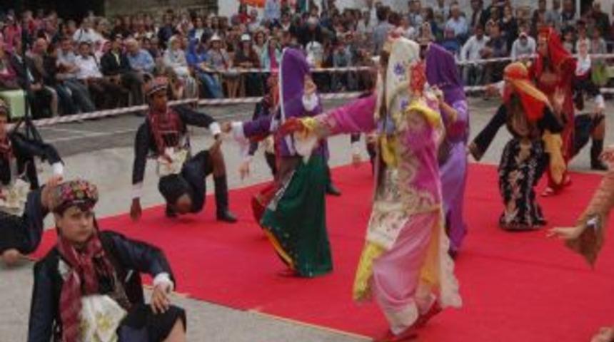 Lapseki'de Folklor Ş&ouml;leni