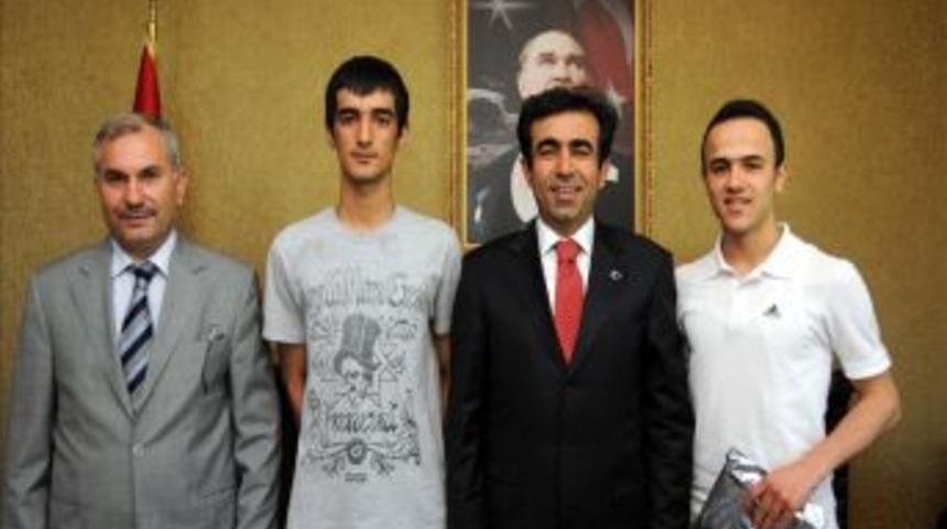 '81 İlden 81 Yıldız Projesi' &Ouml;ğrencileri G&uuml;zeloğlu'nu Ziyaret Etti