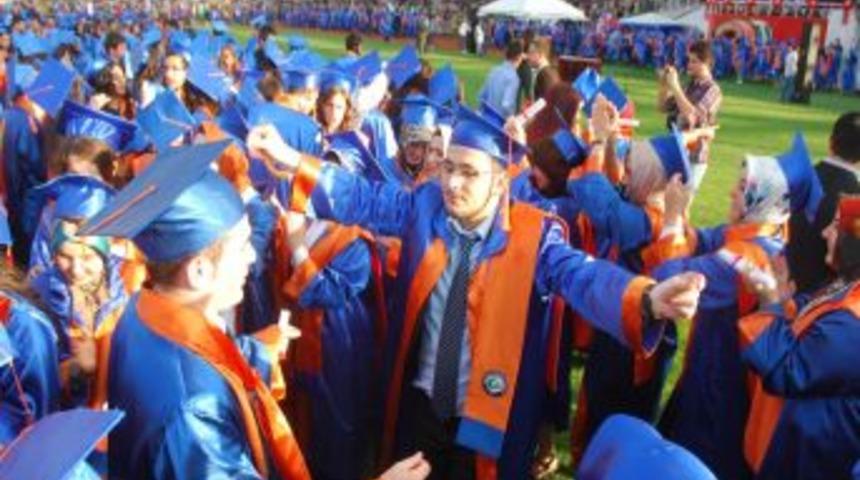 Giresun &Uuml;niversitesi 2011-2012 Yılı Mezuniyet T&ouml;reni