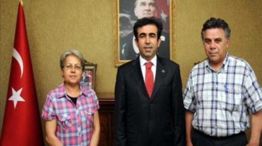 Vali G&uuml;zeloğlu'ndan Hayvan Dostları Derneği'ne Destek