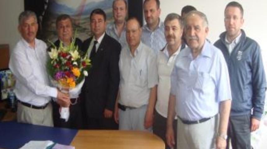 &Ouml;demişli Emlak&ccedil;ılar &Ouml;demiş'in Yeni Tapu M&uuml;d&uuml;r&uuml;n&uuml; Ziyaret Ettiler