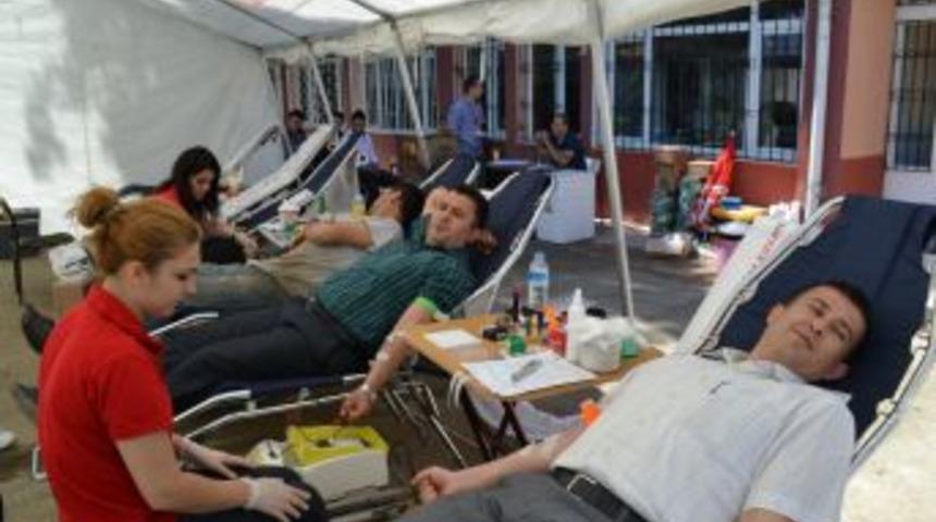 Sanayi Sitesi esnafı kan vermeye koştu