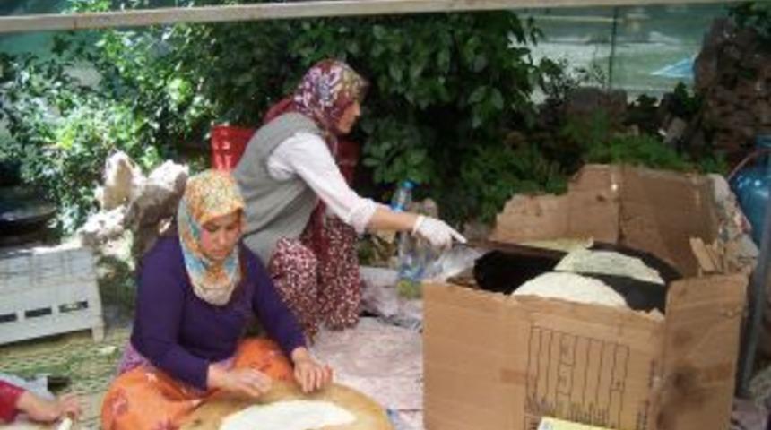 Finikeli Kadınlardan Fakir &Ouml;ğrenciler Yararına Kermes