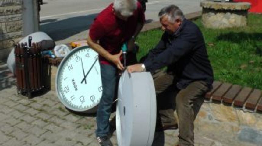 Ak&ccedil;akoca'da Saat Kulesinin Saatleri Yenilendi