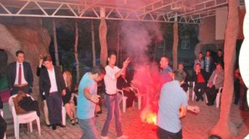 Pazarlar Myo &Ouml;ğrencilerinden Veda Partisi