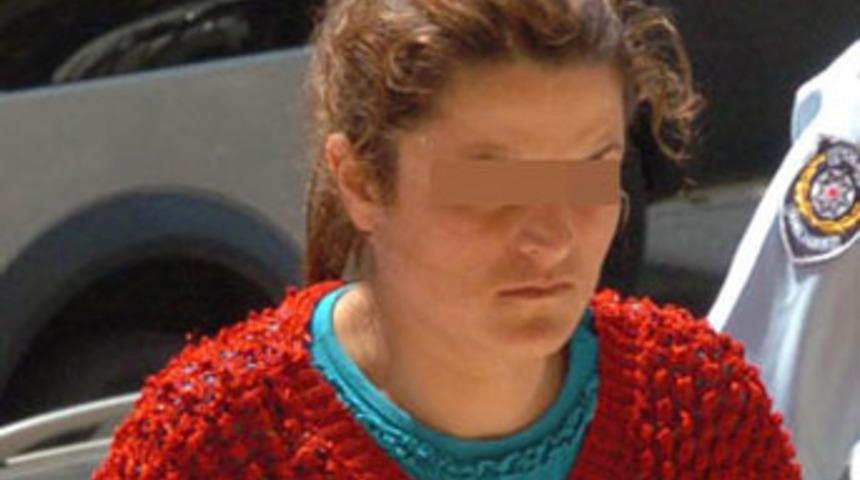 Tacizcisini ağaca bağlayıp bı&ccedil;akladı