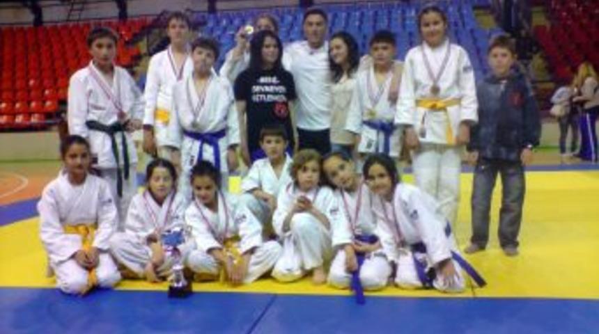 Gediz Halk Eğitim Merkezi Judocuları İl İkincisi Oldu