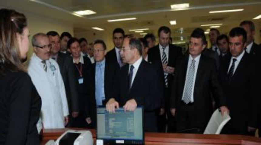 Bakan Akdağ, Balıkesir'de Anne Oteli'ni Ziyaret Etti