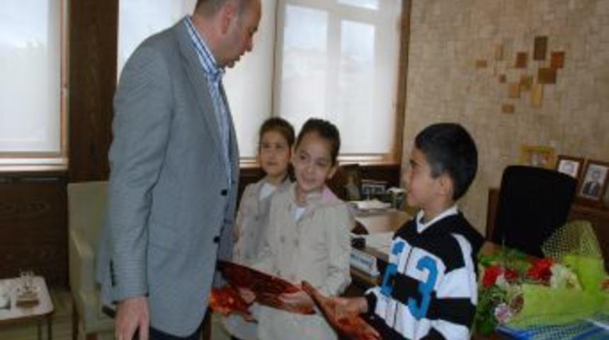 Gediz &Ouml;zel G&ouml;kkuşağı İlk&ouml;ğretim Okul &Ouml;ncesi &Ouml;ğrencileri Başkan Saraoğlu'nu Ziyaret Etti