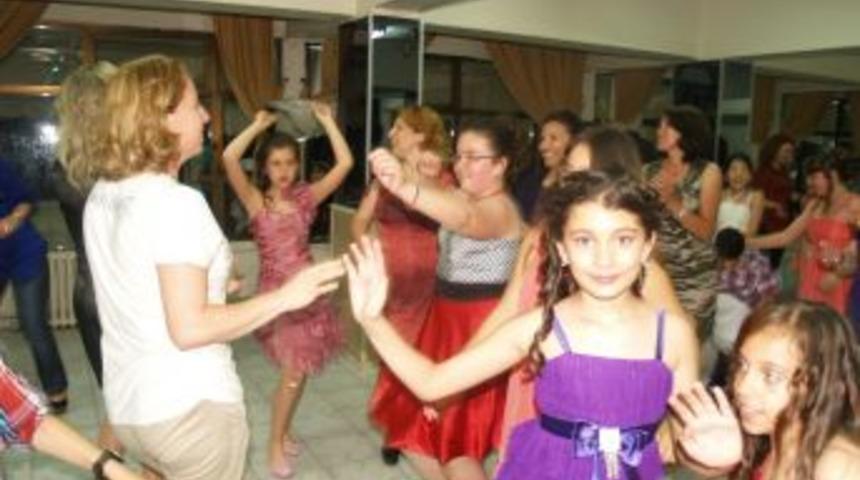 Gelibolu Gazi S&uuml;leyman Paşa İlk&ouml;ğretim Okulu &Ouml;ğrencilerinden Yıl Sonu Balosu