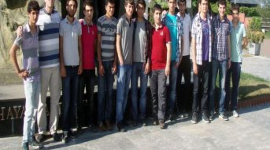 FEM &Ouml;ğrencileri, Sınav &Ouml;ncesi 12 Ili Gezerek Moral Depoladı