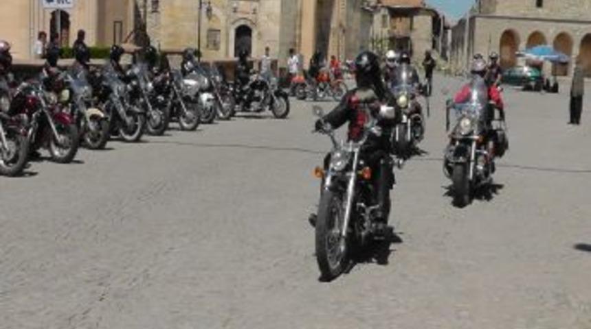 Motosiklet Tutkunları "trafikte Farkındalık" İ&ccedil;in Yollarda