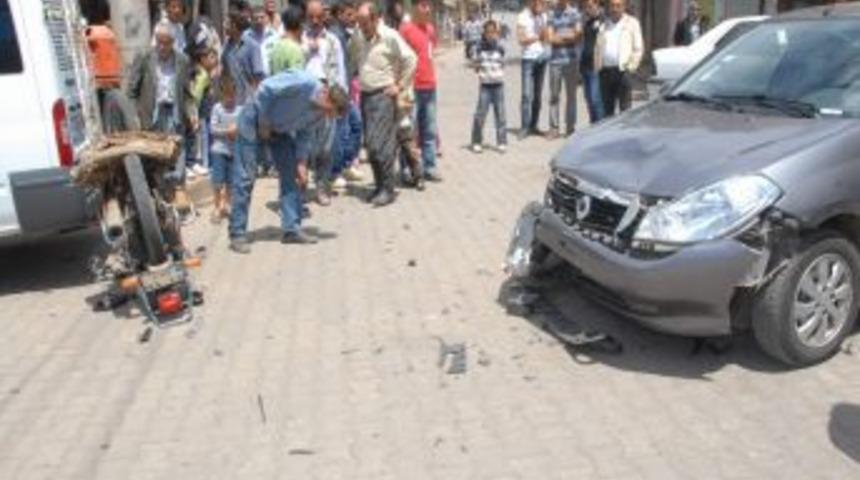 Polis Aracıyla &Ccedil;arpışan Motosikletin S&uuml;r&uuml;c&uuml;s&uuml; Yaralandı