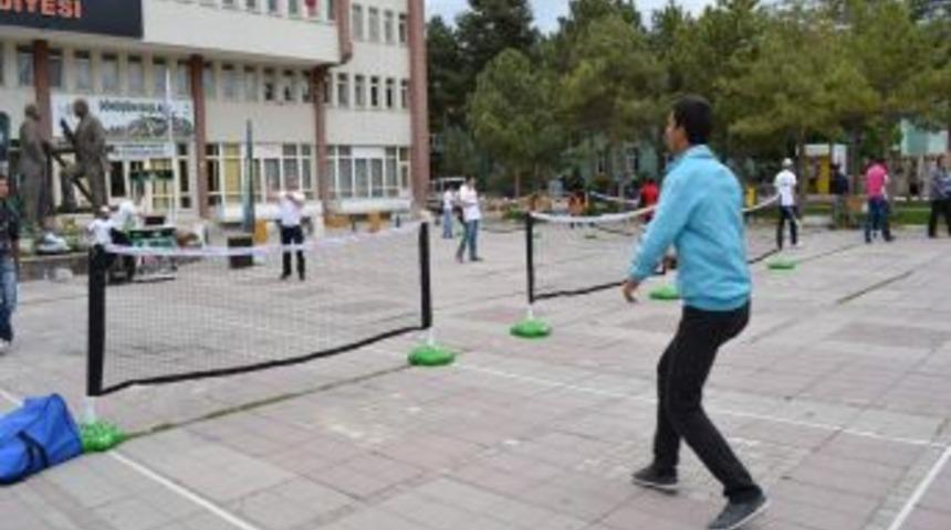 Niğde, Sokak Tenisi İle Şenlendi