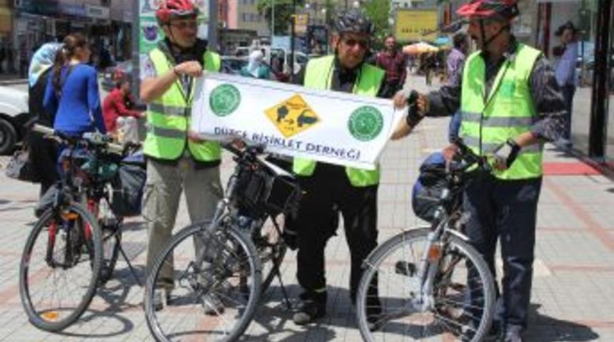 Bisikletliye Saygı İ&ccedil;in Pedal &Ccedil;eviriyorlar
