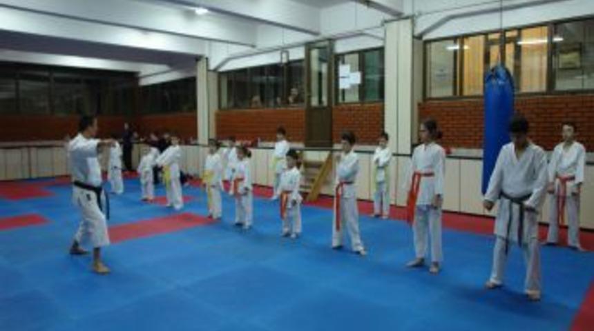 Karate Ve Kick Boks Sporcuları Kuşak Sınavlarına Hazırlanıyor