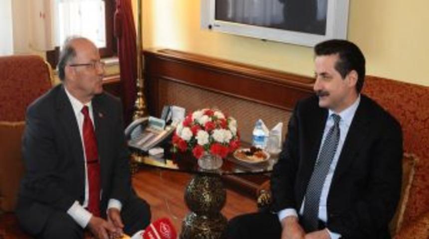 Bakan &Ccedil;elik: &Ccedil;alışanı Enflasyona Ezdirmiyoruz