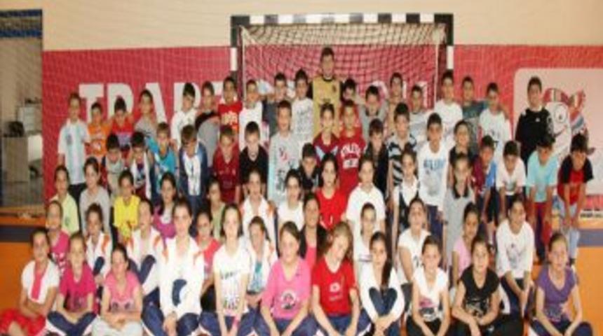 Vakfıkebir&rsquo;de Gen&ccedil; Hentbolcular Yetişiyor