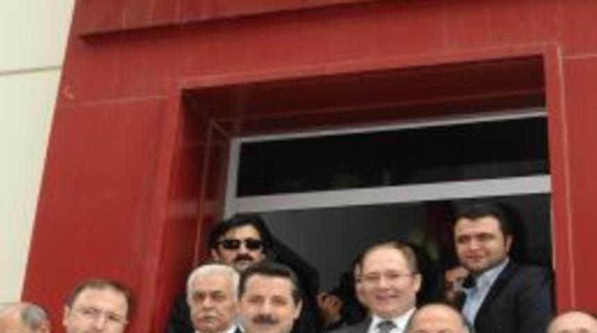 Bakan &Ccedil;elik Sivas&rsquo;ta, Bilim K&uuml;lt&uuml;r Merkezi'nde