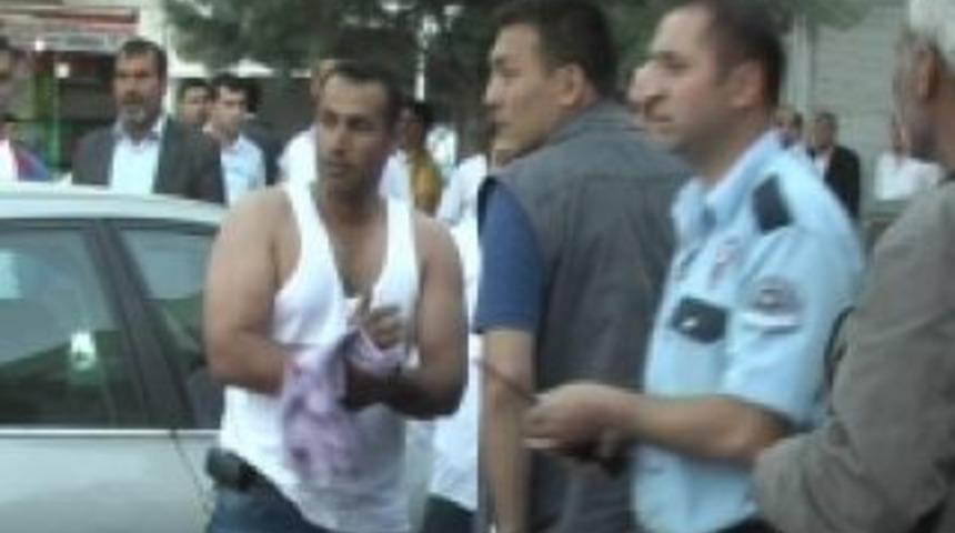 Top&ccedil;u Meydanı'nda kavga; 2 yaralı