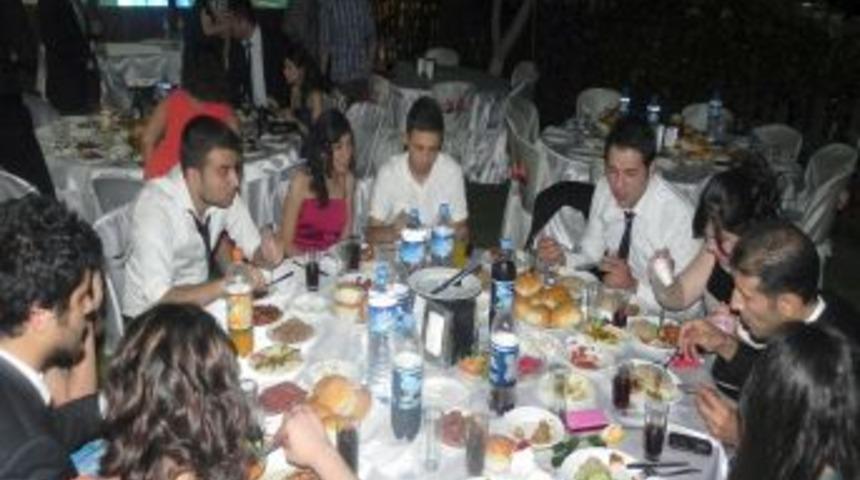 İ&ccedil;kisiz Baloya &Ouml;ğrenci Velilerinden Tam Not