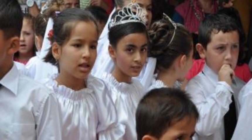 Soma Z&uuml;beyde Hanım İlk&ouml;ğretim Okulu'nda Coşkulu Kermes