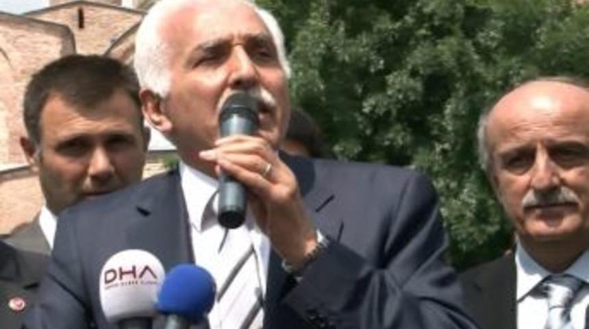 Ayasofya Meydanı’nda Topluca Namaz Kıldılar