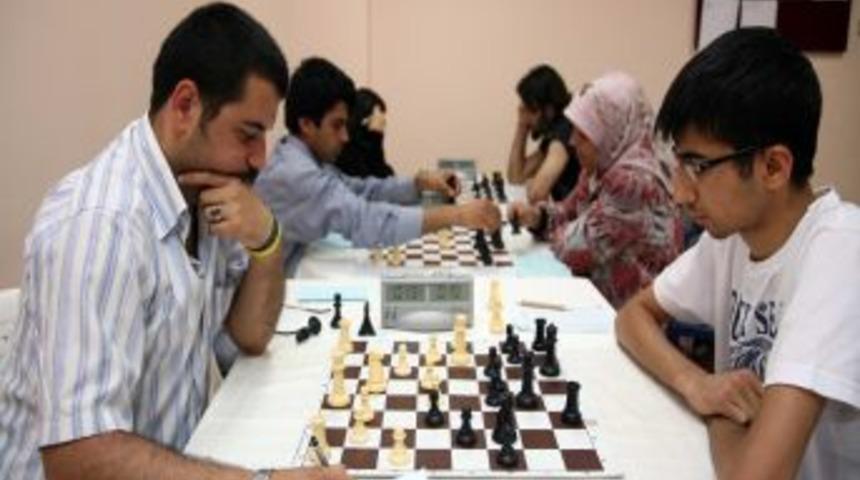 Ga&uuml;n'de Satran&ccedil; Turnuvası Başladı