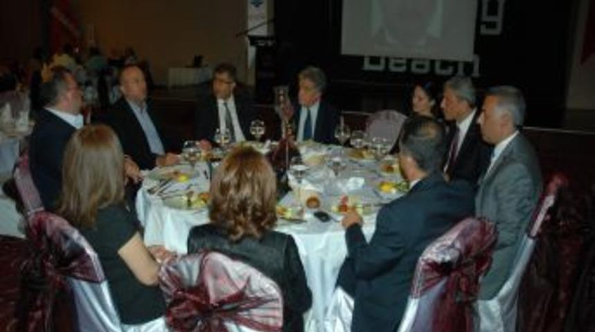 &Ccedil;avuşoğlu, "başarı Eğitim &Uuml;niversitesi Manavgatlıların Eseri Olacak"