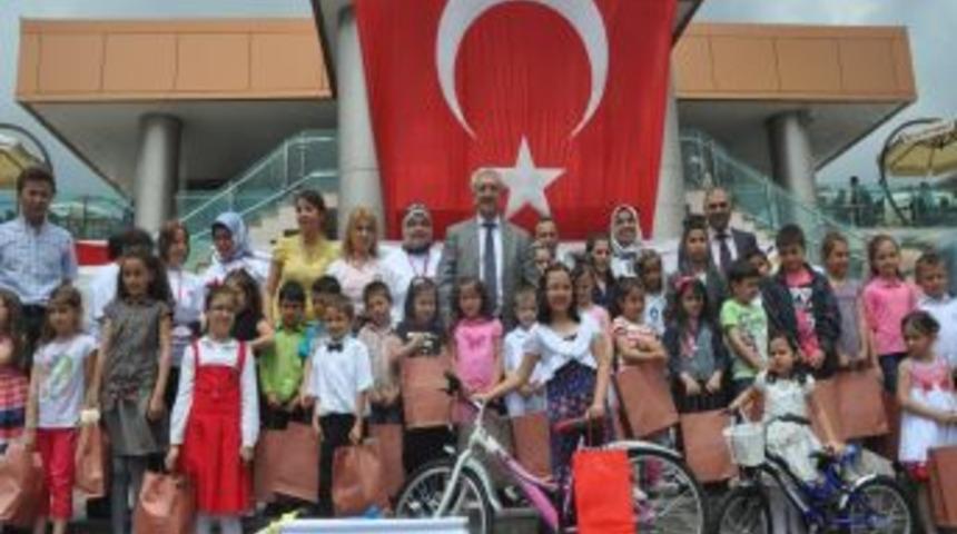 Minikler Okul Şenliklerinde Doyasıya Eğlendi