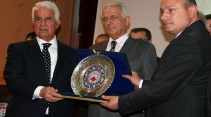 KKTC Cumhurbaşkanı Eroğlu, Rauf Dektaş&rsquo;ı Anma G&uuml;n&uuml;'ne Katıldı