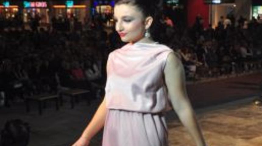 Hem Kursiyerlerinden Defile Ve Sa&ccedil; Şovu