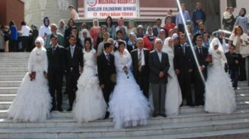 Toplu Nikah T&ouml;reninde 6 &Ccedil;ift "evet" Dedi