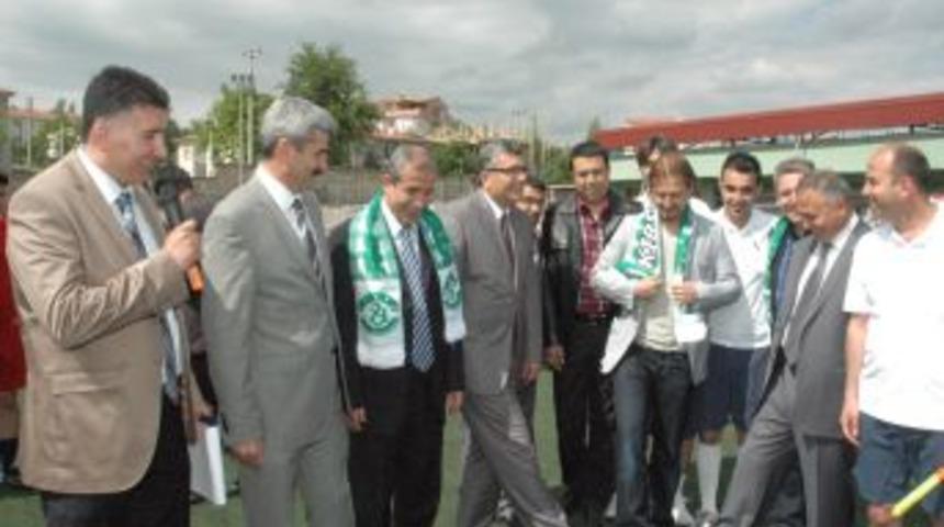 Galatasaraylı Ayhan Akman, Final Ma&ccedil;ının Başlama Vuruşunu Yaptı