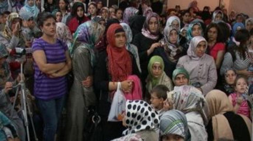 "takvadan Tarza D&ouml;n&uuml;şen Tesett&uuml;r Anlayışımız" Konferansı İlgi G&ouml;rd&uuml;