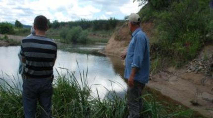 Serinlemek İ&ccedil;in &Ccedil;aya Giren 2 &Ccedil;ocuk Boğuldu