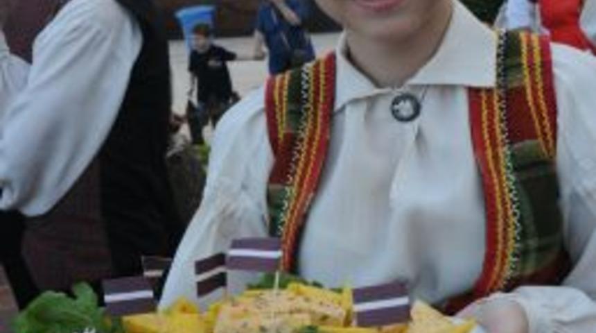 Uluslararası Alanya Turizm Ve Sanat Şenliği'ne Coşkuyla Başladı