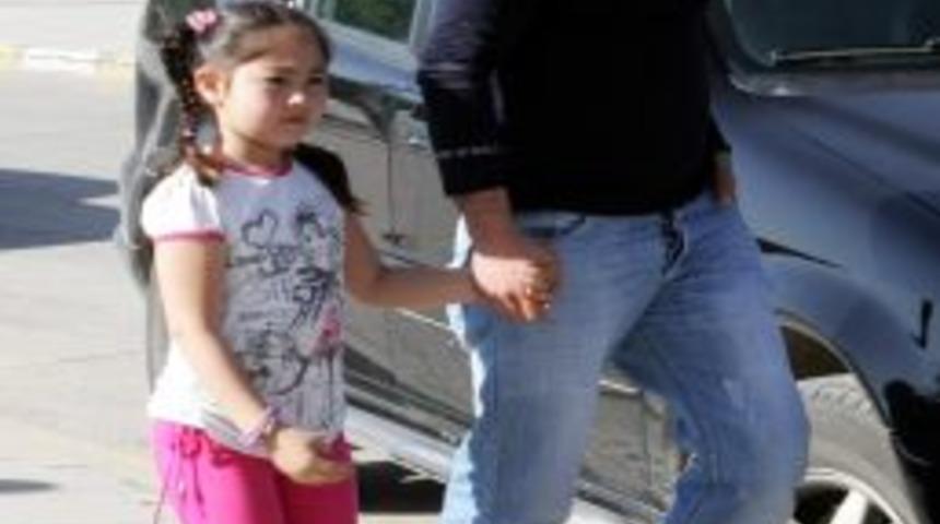 9 Bin Kilometre Gelen Annesini G&ouml;rmek İstemedi