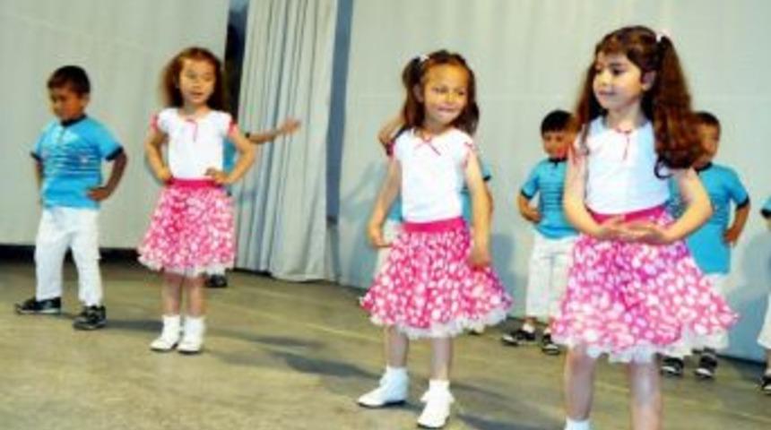 Balya'da Miniklerin G&ouml;sterisi B&uuml;y&uuml;ledi